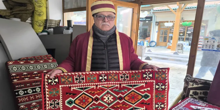 Tarihi mesleği yaşatmaya çalışıyor