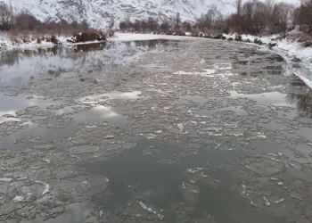Kızılırmak’tan adeta buz oldu aktı