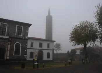 Diyarbakır’ın tarihi mekanları sis içinde