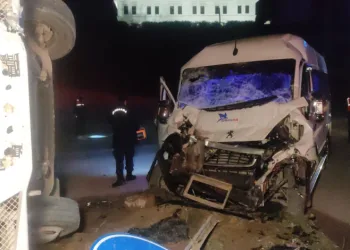 İşçi servisleri çarpıştı: 1’i ağır 20 yaralı