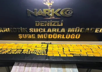 Torbacı, uyuşturucuyu döşemeye sakladı