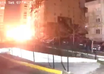 Beylikdüzü’nde 14 katlı binada patlama: 1 ölü, 3 yaralı