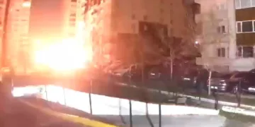 Beylikdüzü’nde 14 katlı binada patlama: 1 ölü, 3 yaralı