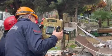 Patlama sonrası yeraltında arama yapılıyor