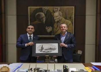 CHP lideri Özgür Özel’den Beyoğlu Belediyesi’ne ziyaret