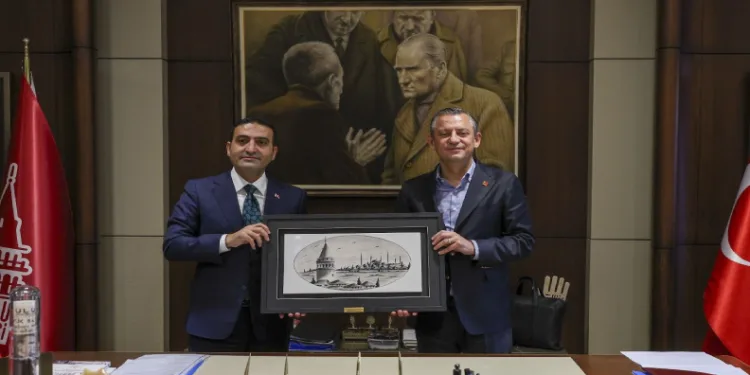 CHP lideri Özgür Özel’den Beyoğlu Belediyesi’ne ziyaret