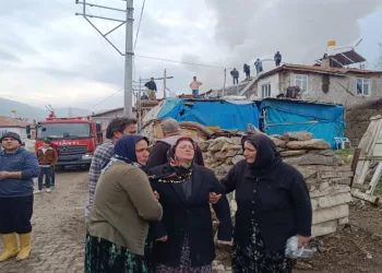 Afyonkarahisar’da yangın sonrası aile evsiz kaldı