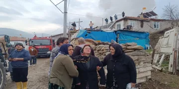 Afyonkarahisar’da yangın sonrası aile evsiz kaldı