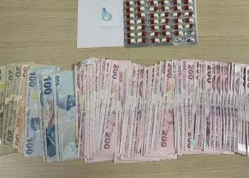 Antalya’da 2 şüphelinin üzerinde uyuşturucu madde ele geçirildi