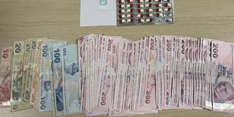 Antalya’da 2 şüphelinin üzerinde uyuşturucu madde ele geçirildi
