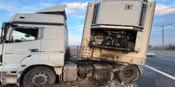 Direksiyonda kalp krizi geçiren tır şoförü öldü