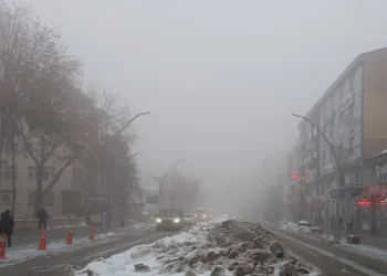 Bayburt güne sisle uyandı