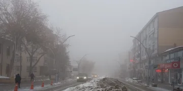 Bayburt güne sisle uyandı