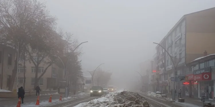 Bayburt güne sisle uyandı