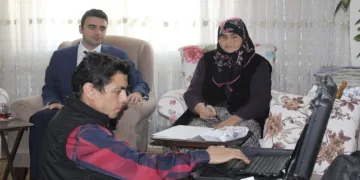 Yüzlerce vatandaşın kimlikleri adreslerinde teslim edildi