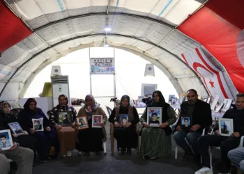 Anneler, Suriye’deki çocuklara teslim ol çağrısı yaptı.