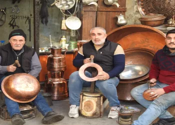Suriyeli bakırcı, mesleği ülkelerinde sürdürecek.