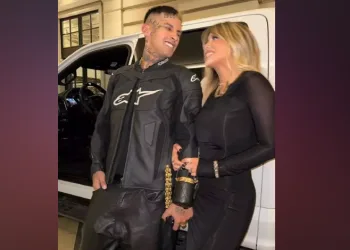 Wanda Nara sevgilisiyle havuz sefası