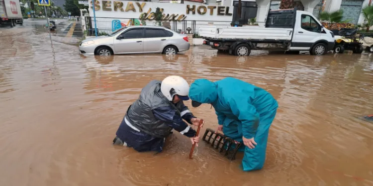 Marmaris’e 3 günde 158.2 m³ yağmur düştü.
