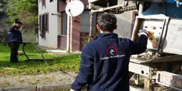 Düzce’de ekipler zorlu mesai yapıyor