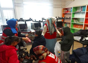 Kızılay, Uşak’ta 58 öğrenciyi ısıttı