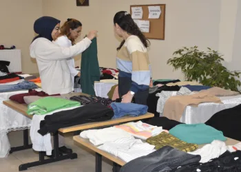 Üniversiteli kız öğrencilerinden örnek davranış