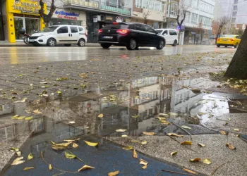 Eskişehir güne yağmurlu başladı