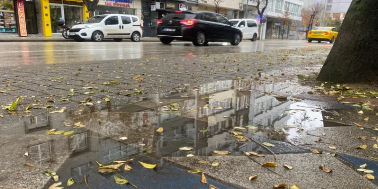 Eskişehir güne yağmurlu başladı