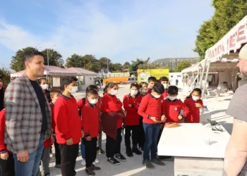 Alanya’da öğrenciler sanatla tanışıyor