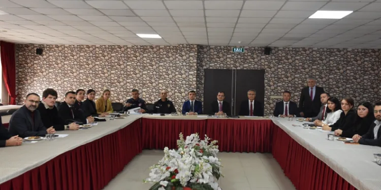 Salihli’de kadına şiddet ele alındı