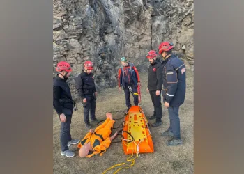 Kars AFAD’dan Tırmanış ve Sedye Eğitimi