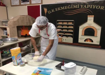 Minik eller hamur yoğurdu
