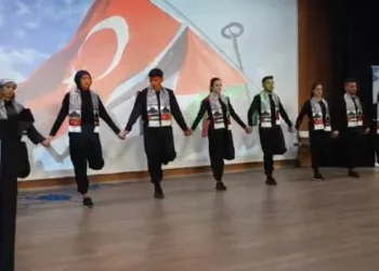 Van YYÜ öğrencilerinden Dabke gösterisi