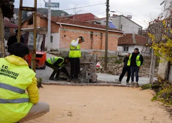Bilecik’te parke yapımı tamamlanıyor.