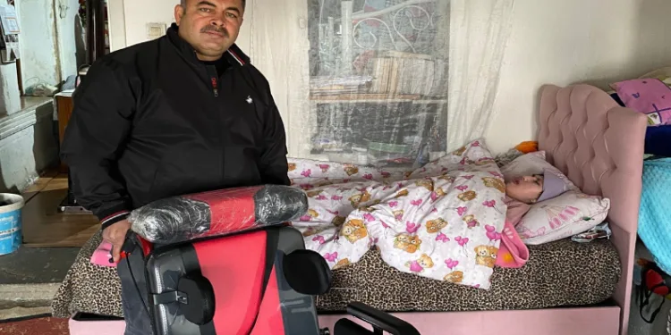 Ayşe, akülü aracına kavuştu.
