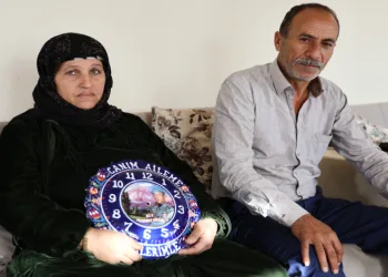 Oğullarından haber bekliyorlar