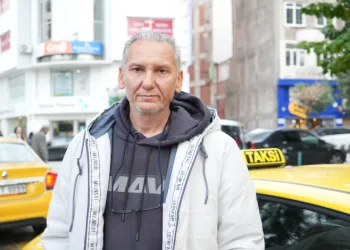 Yolcu, taksiciyi bıçaklayıp gasp etti