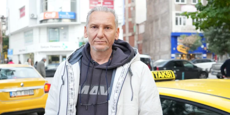 Yolcu, taksiciyi bıçaklayıp gasp etti