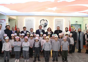 “Liseli Öğrencilerden İlkokulda Fanus ve Balık”