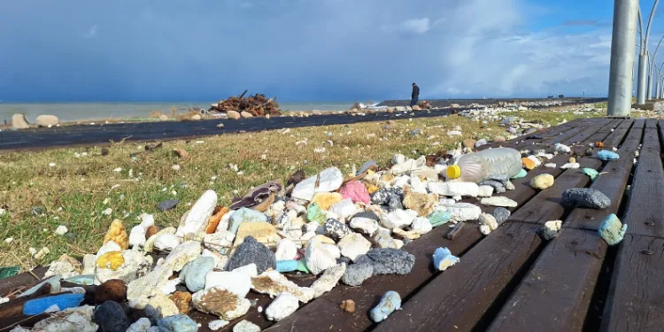 Karadeniz Dalgaları Yolu Zarar Verdi