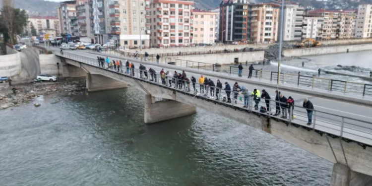 Artvin’de fırtına somon kafesini parçaladı