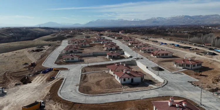 Akçadağ’da 2.804 köy evi inşaatı sürüyor