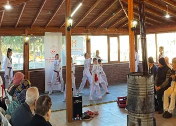 Huzurevi sakinleri, genç sporcularla buluştu