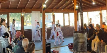 Huzurevi sakinleri, genç sporcularla buluştu
