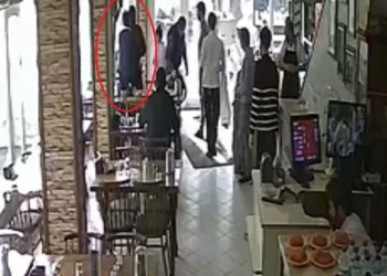 Müşteriyi heimlich manevrasıyla garson kurtardı