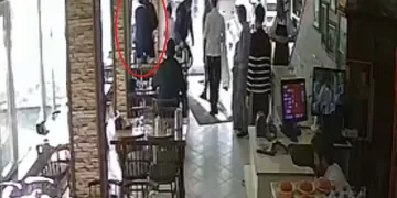 Müşteriyi heimlich manevrasıyla garson kurtardı