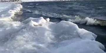 Çıldır Gölü’nün donmasını bekliyorlar