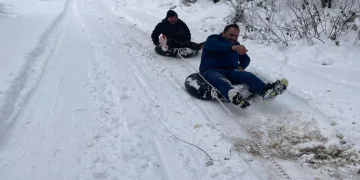 Şambrel ile kayarak eğlendiler