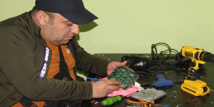Tamirci bulamayıp atölye kurdular