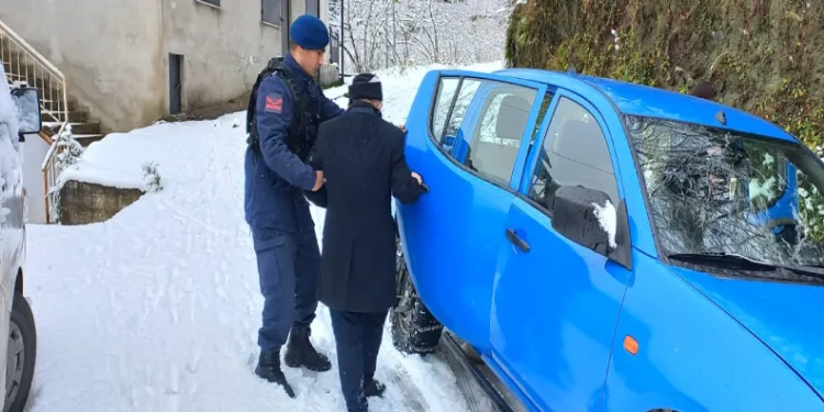 Giresun’da jandarma diyaliz hastasına yardım eli uzattı